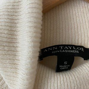 Ann Taylor Cashmere Turtleneck - Cream Size Small